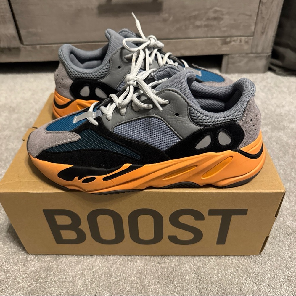 Yeezy Boost 700 Wash Orange Men’s 10.5 – Excellent Condition – OG Box